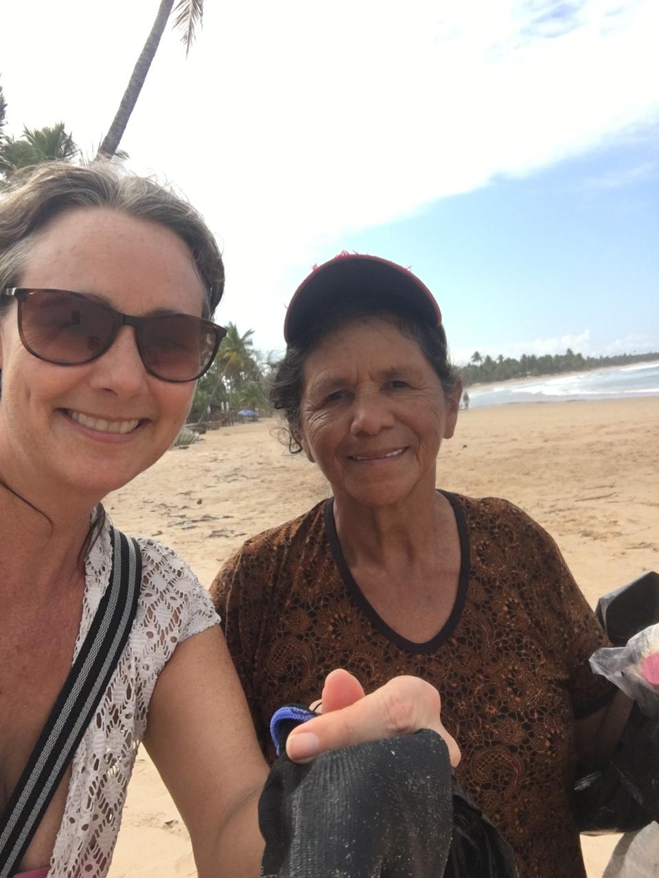 Volunteers collecting crude oil smiling in the camera